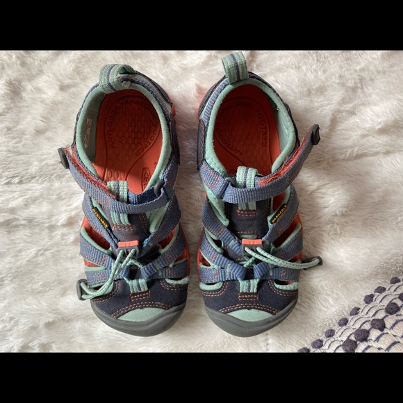 KEEN Little Kids' Seacamp II CNX. Size US 12. - Picture 3 of 4